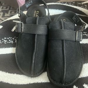 New, never worn. Clark’s trek mule sling